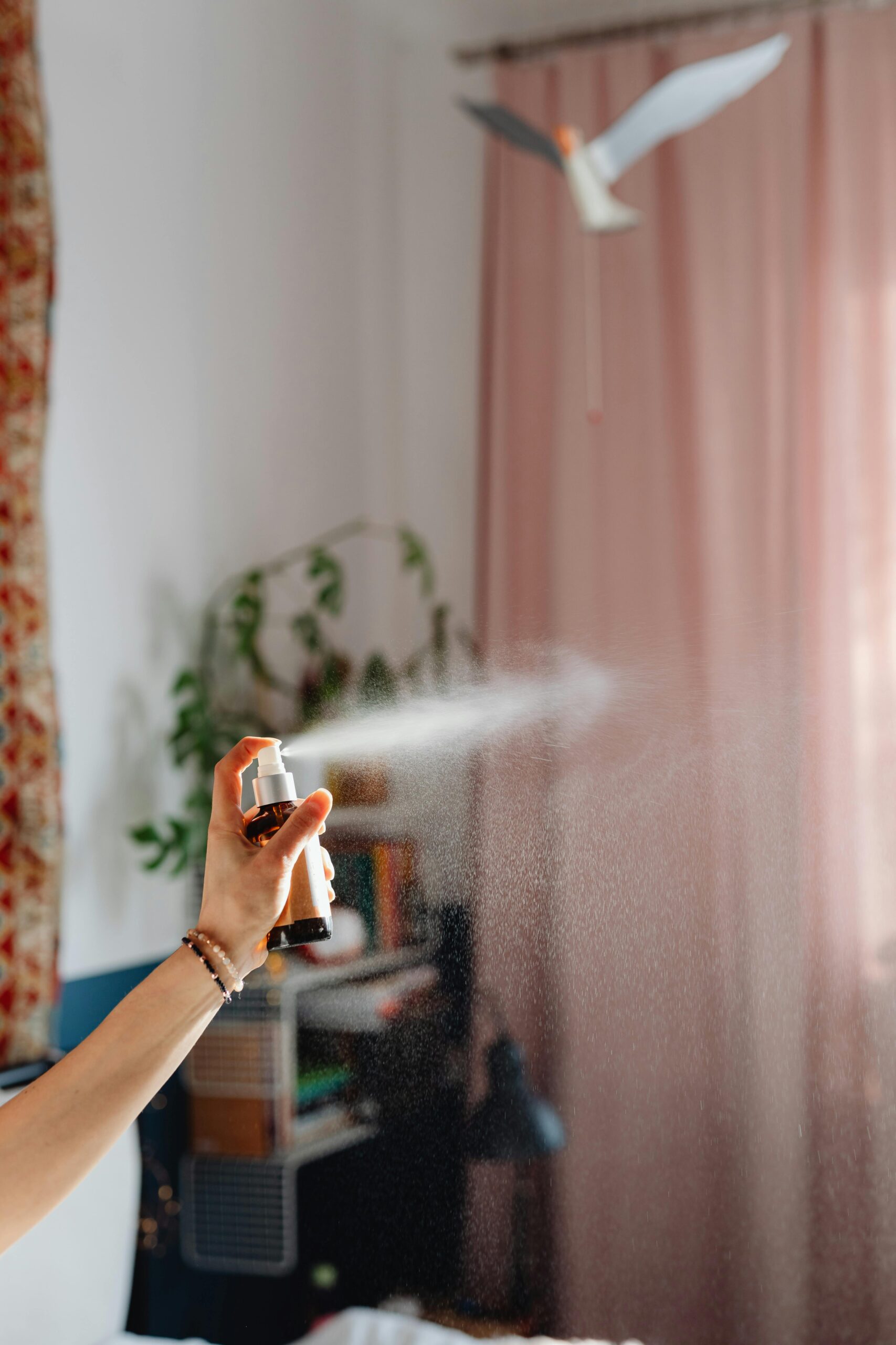 8 Tips Agar Parfum Awet Seharian, Makin Percaya Diri!