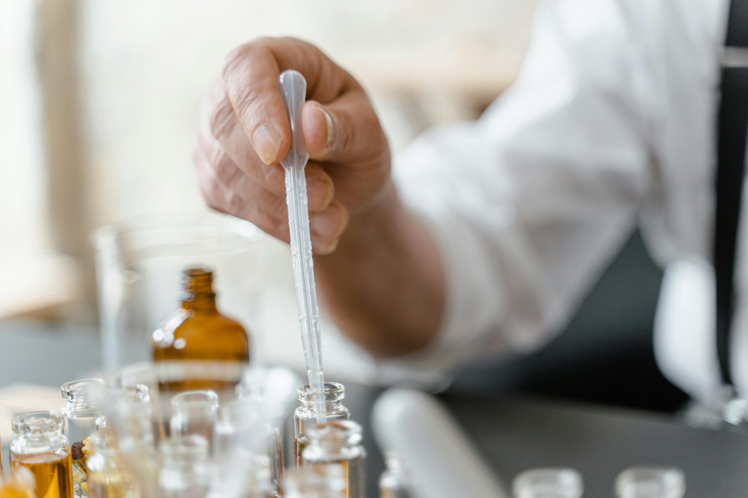 Perbandingan Fixative dengan Parfum